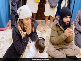 Watch: Anushka Sharma, Virat Kohli At Vrindavan Ashram With Daughter Vamika Watch: Anushka Sharma, Virat Kohli At Vrindavan Ashram With Daughter Vamika