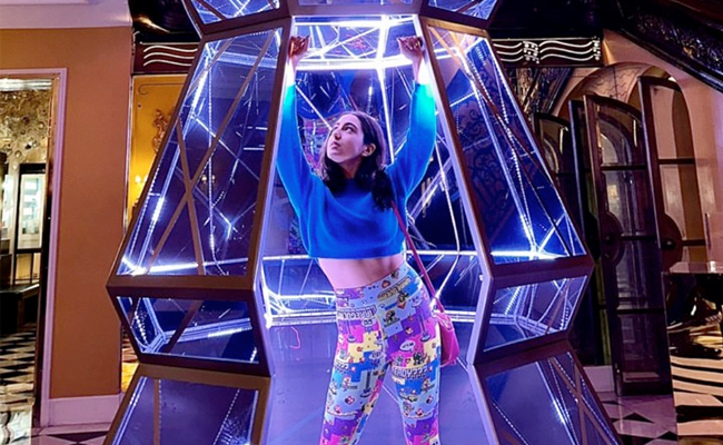 Inside Sara Ali Khan And Ibrahim's New Year Celebrations With Friends In London. See Pics