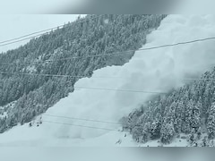 पाकिस्तान के खैबर पख्तूनख्वा में हिमस्खलन की चपेट में आया मकान, 9 लोगों की मौत