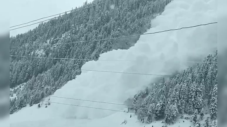 पाकिस्तान के खैबर पख्तूनख्वा में हिमस्खलन की चपेट में आया मकान, 9 लोगों की मौत