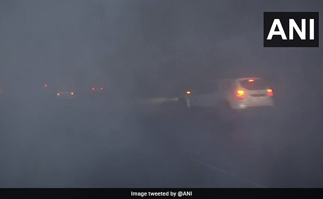 Delhi Weather Update: दिल्ली समेत उत्तर भारत में सर्दी का सितम जारी, घने कोहरे और भीषण ठंड के कारण कई जगह स्कूल बंद