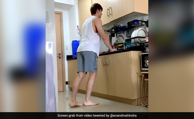 बिना पैसा खर्च किए शख्स ने जुगाड़ लगाकर तैयार किया 'Treadmill', आनंद महिंद्रा भी हो गए फैन!