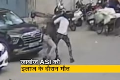 पुलिस वाले पर चाकू से हमला करता रहा स्नैचर, किसी ने नहीं बचाया, इलाज के दौरान मौत पुलिस वाले पर चाकू से हमला करता रहा स्नैचर, किसी ने नहीं बचाया, इलाज के दौरान मौत