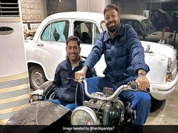 रांची पहुंचते ही हार्दिक पहुंचे धोनी के घर, बाइक पर खिंचवाई तस्वीर, कहा- शोले-2 मूवी आ रही है रांची पहुंचते ही हार्दिक पहुंचे धोनी के घर, बाइक पर खिंचवाई तस्वीर, कहा- शोले-2 मूवी आ रही है