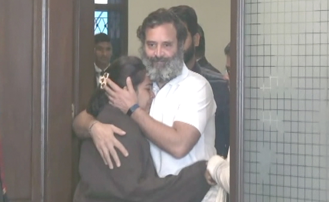 Rahul Gandhi Consoles Sharad Yadav's Daughter: "Learnt A Lot From Him"