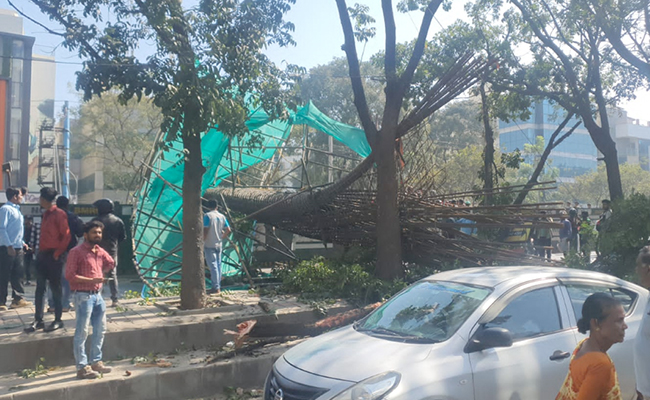 बेंगलुरु में मेट्रो का निर्माणाधीन पिलर गिरने से दो लोगों की मौत, CCTV में कैद हुई घटना