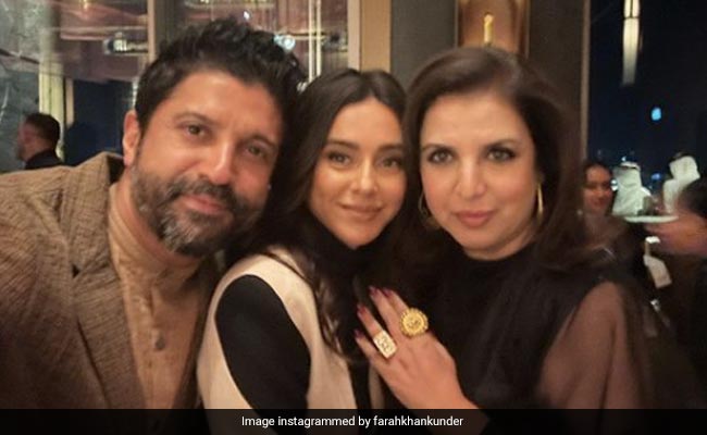 Farah Khan's Fam-Jam With Farhan Akhtar And Shibani Dandekar In Dubai