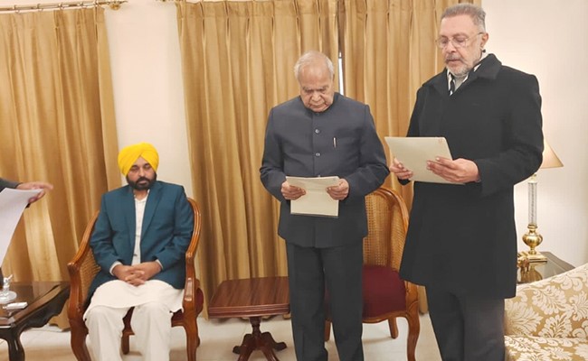 पंजाब : एक मंत्री के इस्तीफे के बाद डॉ. बलबीर सिंह बनाए गए स्वास्थ्य मंत्री, एक और का बदला गया मंत्रालय