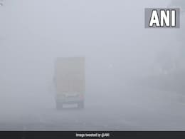 दिल्ली-NCR में कड़ाके की ठंड का सितम, 1.9 डिग्री पर पहुंचा पारा, कोहरे से ट्रेन और उड़ानें भी प्रभावित दिल्ली-NCR में कड़ाके की ठंड का सितम, 1.9 डिग्री पर पहुंचा पारा, कोहरे से ट्रेन और उड़ानें भी प्रभावित