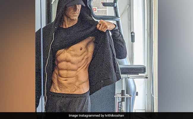 Hrithik Roshan's First Post Of 2023 Destroys The Internet. Shows Off His 6-Pack Look