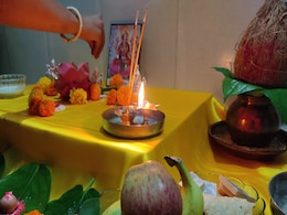 Vastu Shastra: वास्तु के अनुसार घर की इस दिशा में रखें मां लक्ष्मी की तस्वीर, सुख-समृद्धि के खुलते हैं दरवाजे  Vastu Shastra: वास्तु के अनुसार घर की इस दिशा में रखें मां लक्ष्मी की तस्वीर, सुख-समृद्धि के खुलते हैं दरवाजे