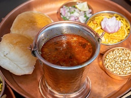 माधुरी दीक्षित ने अपने पति डॉक्टर नेने के साथ मिलकर की कुकिंग, बनाई मुंबई की फेमस डिश, यहां देखें वीडियो माधुरी दीक्षित ने अपने पति डॉक्टर नेने के साथ मिलकर की कुकिंग, बनाई मुंबई की फेमस डिश, यहां देखें वीडियो