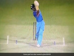 Video -  सूर्या नहीं इस खिलाड़ी ने उड़ाए कॉमेंटेटर्स के होश, जड़ दिया अदभुत छक्का Video -  सूर्या नहीं इस खिलाड़ी ने उड़ाए कॉमेंटेटर्स के होश, जड़ दिया अदभुत छक्का