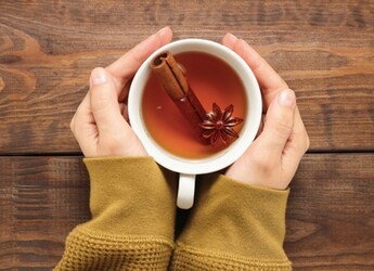 How To Make 3-Ingredient Cinnamon Tea For A Healthy Immunity