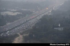 Delhi Breathes Toxic Air, Pollution Spikes To Emergency Levels Delhi Breathes Toxic Air, Pollution Spikes To Emergency Levels