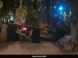 60-Year-Old Delhi Man Crushed To Death After Truck Carrying Bricks Overturns 60-Year-Old Delhi Man Crushed To Death After Truck Carrying Bricks Overturns