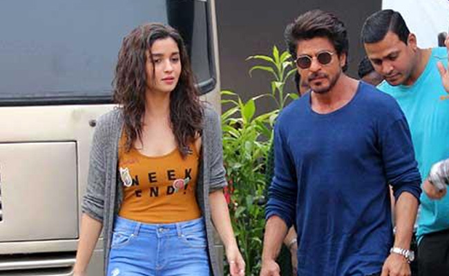 Hey Alia Bhatt, Shah Rukh Khan Has A New Name For You - "Lil Amma Bhatt Kapoor"