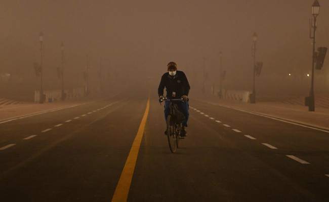 Dense Fog Envelopes Delhi, Minimum Temperature At 5.8 Degrees