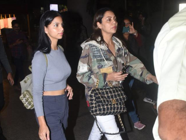 मुंबई एयरपोर्ट पर बेटी सुहाना के साथ स्पॉट हुईं गौरी खान