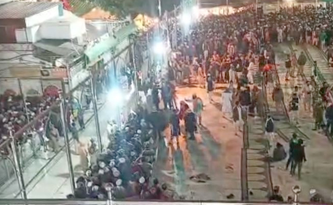 On Camera, Huge Clash At Ajmer Shrine Between Pilgrims, Officials