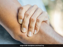 क्या आपकी हड्डियां लगी हैं चटकने, उठने बैठने में होने लगी है दिक्कत, इस विटामिन की हो गई है कमी क्या आपकी हड्डियां लगी हैं चटकने, उठने बैठने में होने लगी है दिक्कत, इस विटामिन की हो गई है कमी