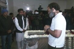 राहुल गांधी शरद यादव को श्रद्धांजलि देने उनके घर पहुंचे राहुल गांधी शरद यादव को श्रद्धांजलि देने उनके घर पहुंचे