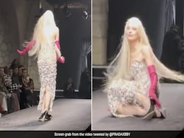 Video: Supermodel Kristen McMenamy Ditches Valentino Heels After She Falls At Paris Fashion Week Video: Supermodel Kristen McMenamy Ditches Valentino Heels After She Falls At Paris Fashion Week