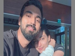 अपनी संगीत सेरेमनी पर सुनील शेट्टी की बेटी अथिया ने 90's के गाने पर जमकर किया डांस, वायरल हुआ इनसाइड VIDEO  अपनी संगीत सेरेमनी पर सुनील शेट्टी की बेटी अथिया ने 90's के गाने पर जमकर किया डांस, वायरल हुआ इनसाइड VIDEO