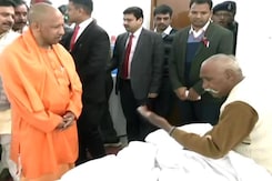 Yogi Adityanath Visits Night Shelter Home In Varanasi Yogi Adityanath Visits Night Shelter Home In Varanasi