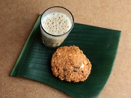 Bored Of Regular Vada? Try This Kolkata-Style Moong Dal Vada Instead