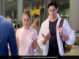 VIDEO: शादी की खबरों के बीच दुबई से छुट्टियां मना कर लौटे सिद्धार्थ मल्होत्रा-कियारा आडवाणी, एयरपोर्ट पर दिखा कूल अंदाज VIDEO: शादी की खबरों के बीच दुबई से छुट्टियां मना कर लौटे सिद्धार्थ मल्होत्रा-कियारा आडवाणी, एयरपोर्ट पर दिखा कूल अंदाज