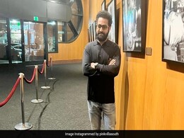 जूनियर NTR की एक झलक पाने के लिए लॉस एंजेलिस के थिएटर में बेकाबू हुए फैन्स, VIDEO हुआ वायरल जूनियर NTR की एक झलक पाने के लिए लॉस एंजेलिस के थिएटर में बेकाबू हुए फैन्स, VIDEO हुआ वायरल
