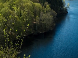 उत्तराखंड के चमोली में लोहे का पुल टूटने के बाद नदी में गिरा ट्रक उत्तराखंड के चमोली में लोहे का पुल टूटने के बाद नदी में गिरा ट्रक