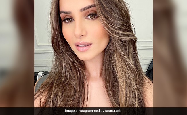 With Rosy Cheeks And Glossy Lips, Tara Sutaria Is Ready To Ace Her "Shoot Days"