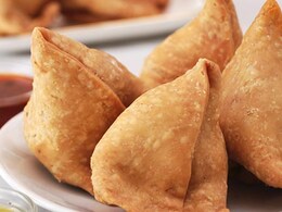 Gurgaon Cab Driver Admits 'Samosa' Got Him Late, Internet Gives Full Marks Gurgaon Cab Driver Admits 'Samosa' Got Him Late, Internet Gives Full Marks