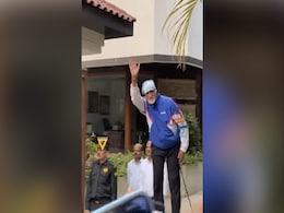 अमिताभ बच्चन के घर ‘जलसा’ पर लगी फैंस की भीड़, ‘शहंशाह’ को देखते ही लगे जयकारे- देखें वीडियो अमिताभ बच्चन के घर ‘जलसा’ पर लगी फैंस की भीड़, ‘शहंशाह’ को देखते ही लगे जयकारे- देखें वीडियो