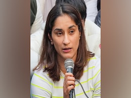 "पहले भी नेशनल खेला और आज भी खेलूंगी": बृजभूषण के आरोपों के जवाब में विनेश फोगाट "पहले भी नेशनल खेला और आज भी खेलूंगी": बृजभूषण के आरोपों के जवाब में विनेश फोगाट