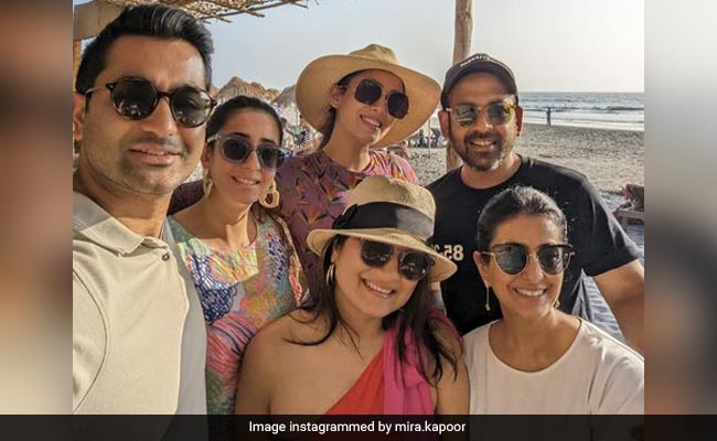 Inside Mira Rajput's "<i>Hum Saath Saath Hai</i>" Moment With Her Family