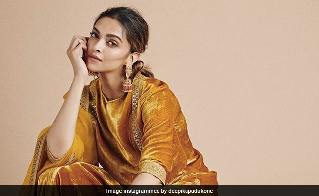 दीपिका पादुकोण वेस्टर्न ही नहीं इंडियन लुक में भी दिखती हैं बेइंतहा खूबसूरत, देखें उनकी 5 बेस्ट तस्वीरें