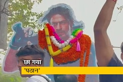 'पठान' फिल्म का बड़े पर्दे पर जलवा, शाहरुख खान के फैंस खुशी से झूमे 'पठान' फिल्म का बड़े पर्दे पर जलवा, शाहरुख खान के फैंस खुशी से झूमे