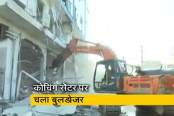 राजस्थान में पेपर लीक मामले में कोचिंग सेंटर पर चला बुलडोजर राजस्थान में पेपर लीक मामले में कोचिंग सेंटर पर चला बुलडोजर