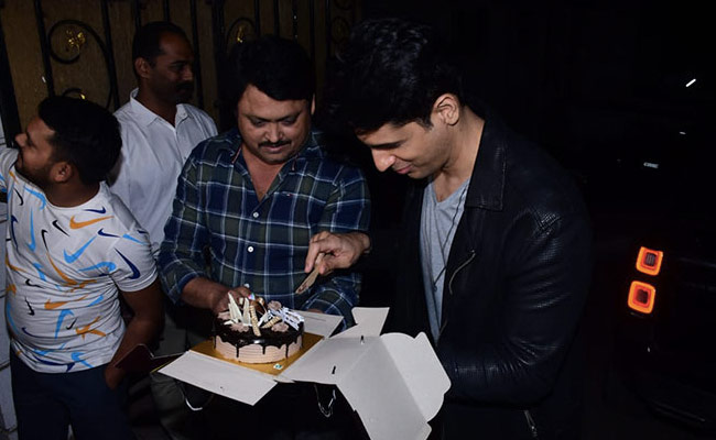 A Round Up Of Sidharth Malhotra's Birthday Festivities With Paparazzi And Friends
