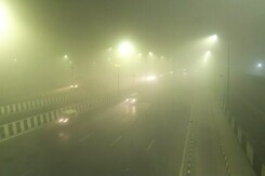 Delhi's Cold Wave: 150 Flights Delayed Since Midnight, Fog Seeps The City Delhi's Cold Wave: 150 Flights Delayed Since Midnight, Fog Seeps The City