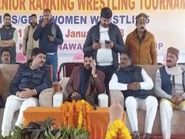 ओपन नेशनल चैंपियनशिप में मंच पर बैठे दिखाई दिए बृजभूषण शरण सिंह, कैमरा देख यह बोले ओपन नेशनल चैंपियनशिप में मंच पर बैठे दिखाई दिए बृजभूषण शरण सिंह, कैमरा देख यह बोले