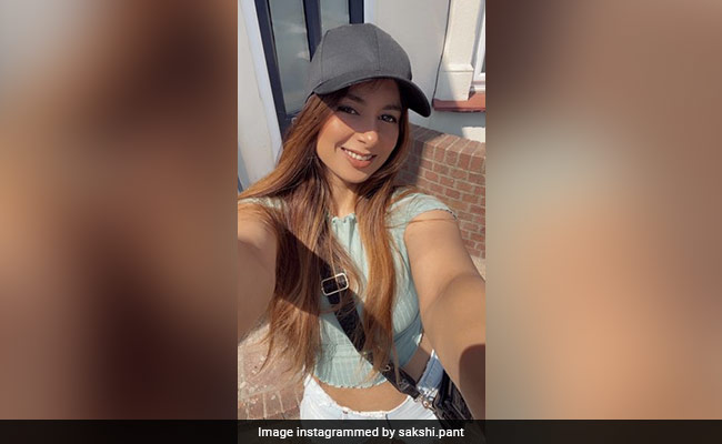 मिलिए क्रिकेटर ऋषभ पंत की बहन साक्षी से, सोशल मीडिया पर हैं जाना-पहचाना नाम