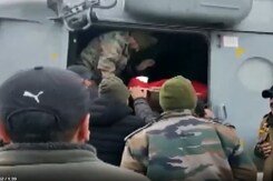 Pregnant Woman Airlifted From Snow-Bound Tangdhar In North Kashmir Pregnant Woman Airlifted From Snow-Bound Tangdhar In North Kashmir