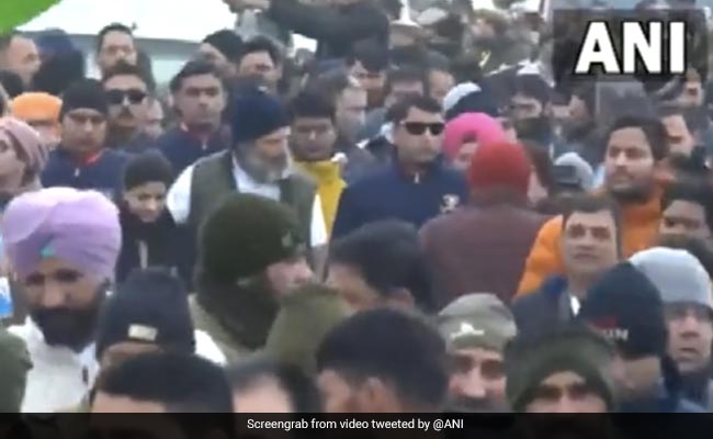 Rahul Gandhi's Yatra Resumes In Kashmir After Alleged Security Lapse
