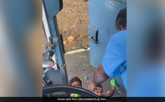 Video Of Kerala Bus Driver Distributing Snacks To Street Children Is Winning Hearts Online