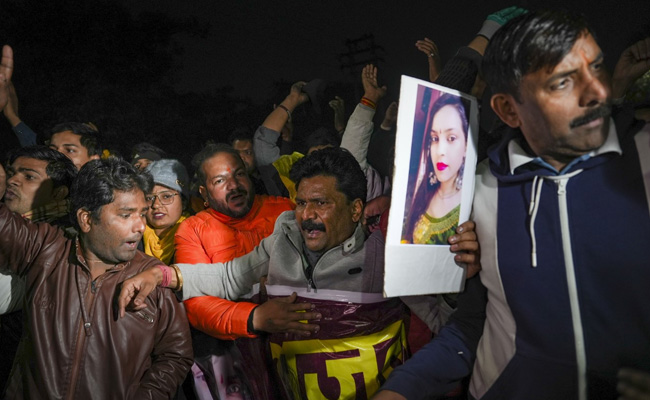Delhi Car Dragging Horror Recreated By Forensic Experts Using Dummies