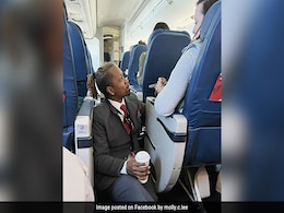 Viral Pic: Flight Attendant Comforts Woman Who Was Nervous About Flying Viral Pic: Flight Attendant Comforts Woman Who Was Nervous About Flying